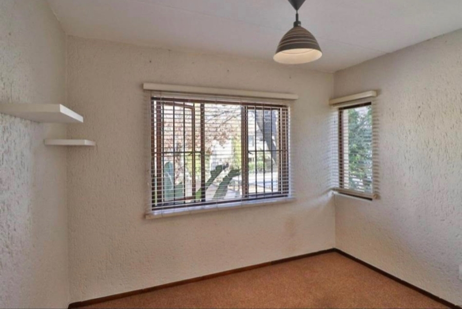 To Let 2 Bedroom Property for Rent in Magaliessig Gauteng