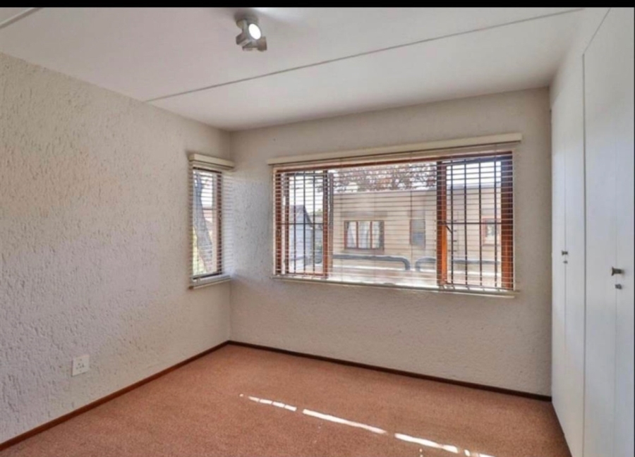 To Let 2 Bedroom Property for Rent in Magaliessig Gauteng
