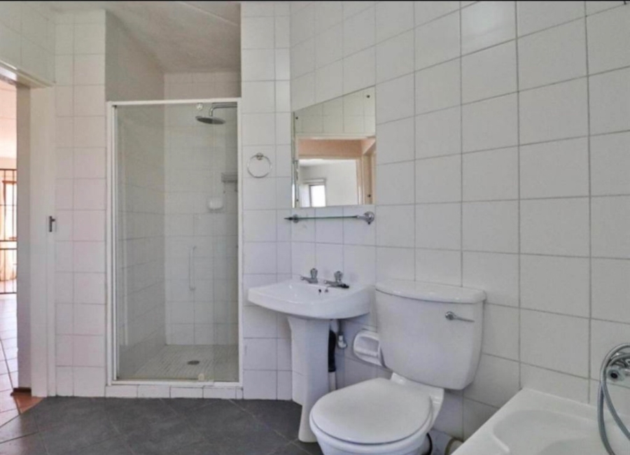 To Let 2 Bedroom Property for Rent in Magaliessig Gauteng