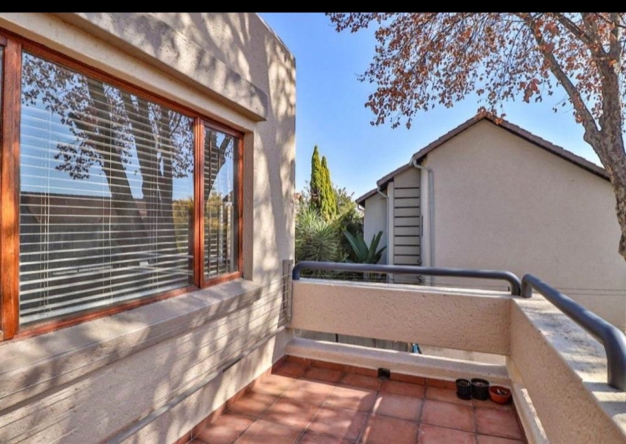 To Let 2 Bedroom Property for Rent in Magaliessig Gauteng