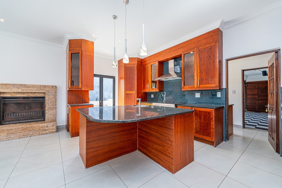 4 Bedroom Property for Sale in Pinehaven Gauteng