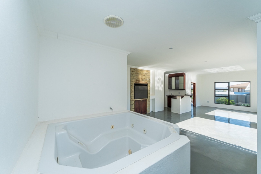 4 Bedroom Property for Sale in Pinehaven Gauteng
