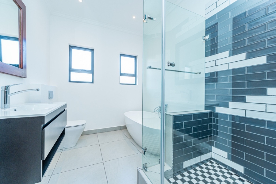 4 Bedroom Property for Sale in Pinehaven Gauteng