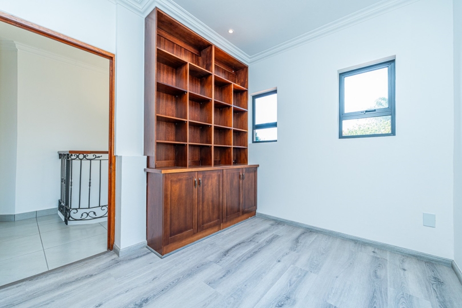 4 Bedroom Property for Sale in Pinehaven Gauteng