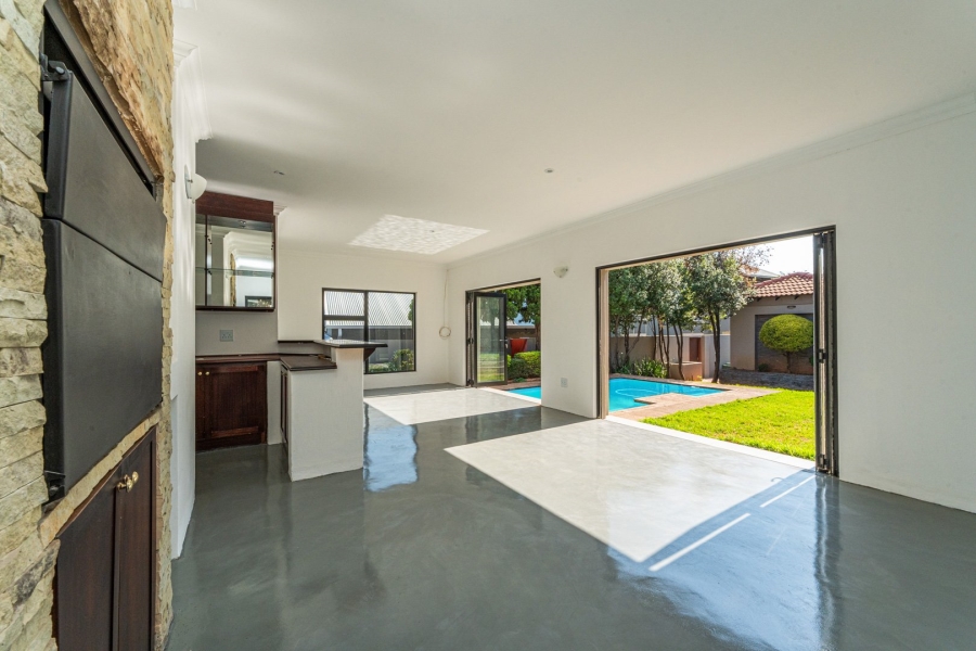 4 Bedroom Property for Sale in Pinehaven Gauteng