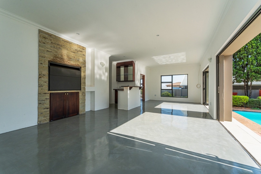 4 Bedroom Property for Sale in Pinehaven Gauteng