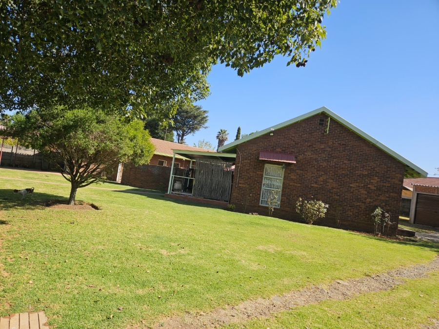 3 Bedroom Property for Sale in Crystal Park Gauteng