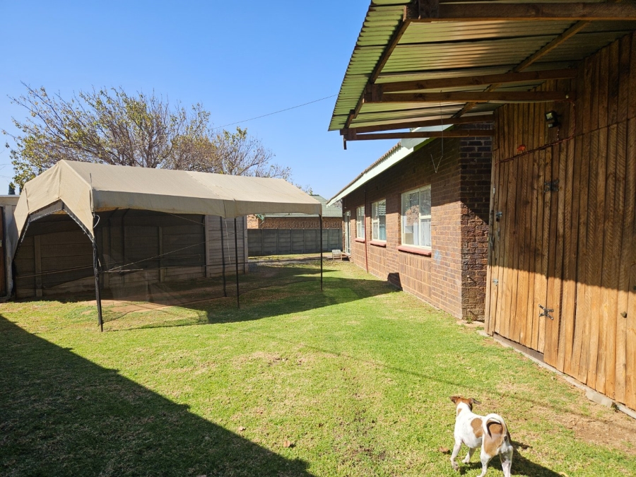 3 Bedroom Property for Sale in Crystal Park Gauteng