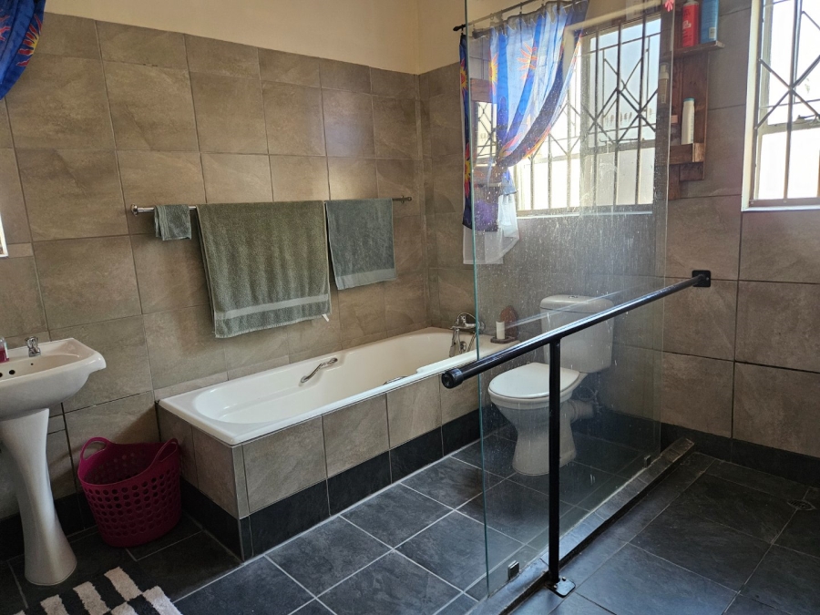 3 Bedroom Property for Sale in Crystal Park Gauteng