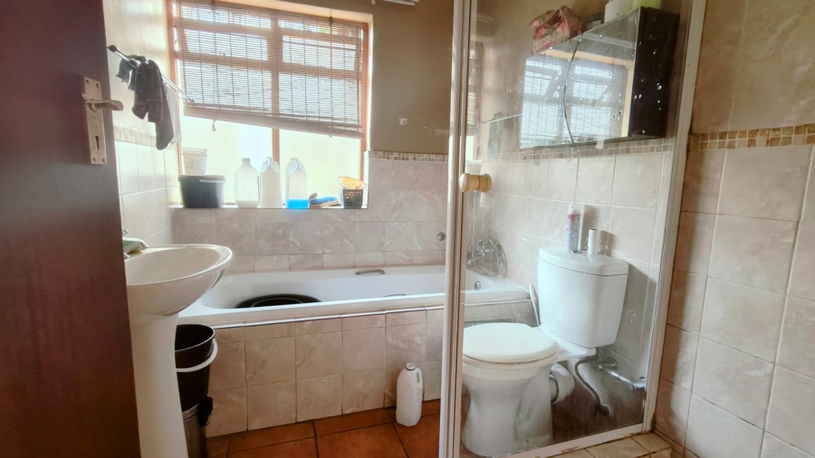 2 Bedroom Property for Sale in Montana Tuine Gauteng