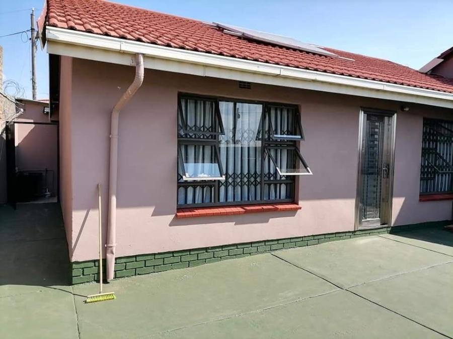 6 Bedroom Property for Sale in Pimville Gauteng
