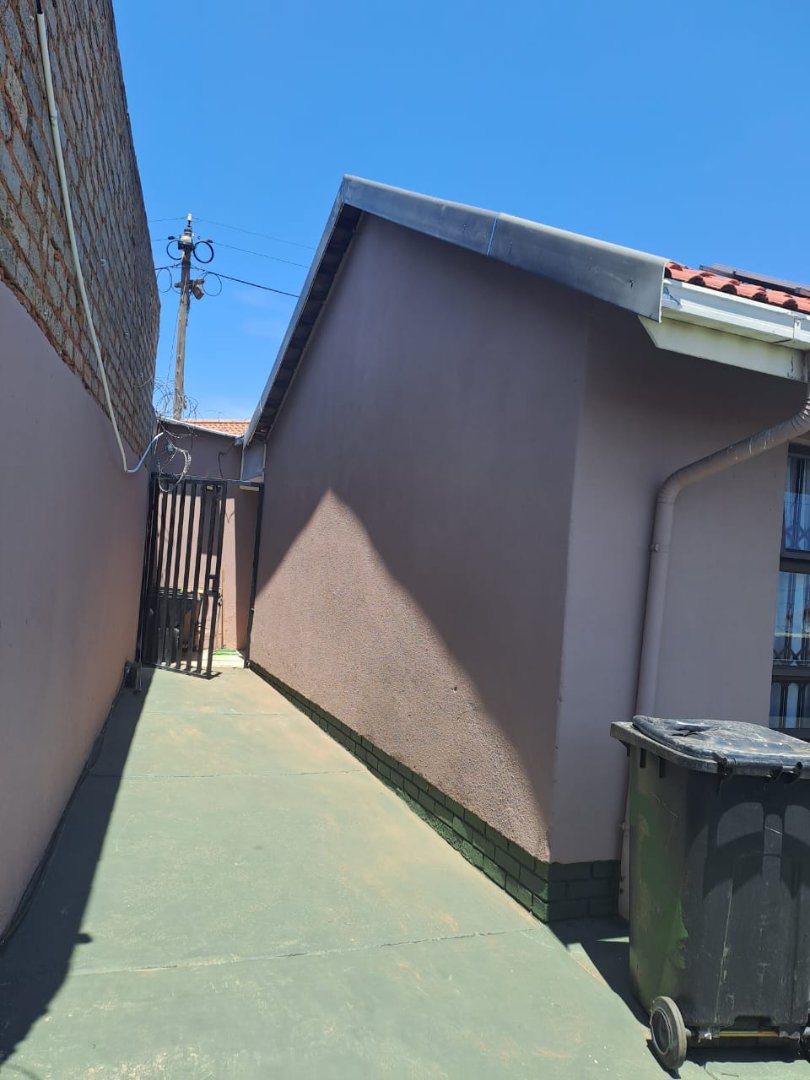 6 Bedroom Property for Sale in Pimville Gauteng