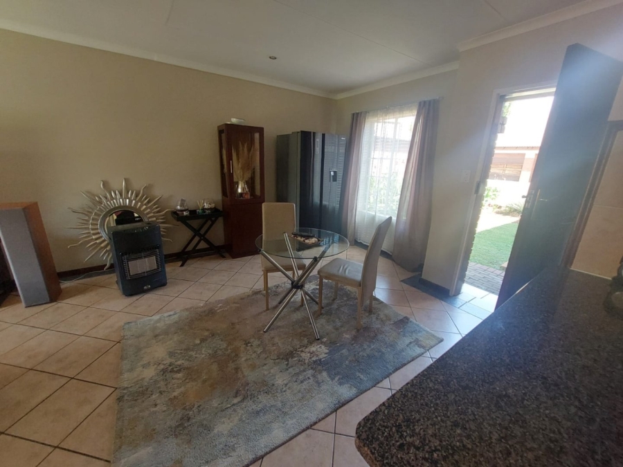 To Let 2 Bedroom Property for Rent in Monavoni Gauteng