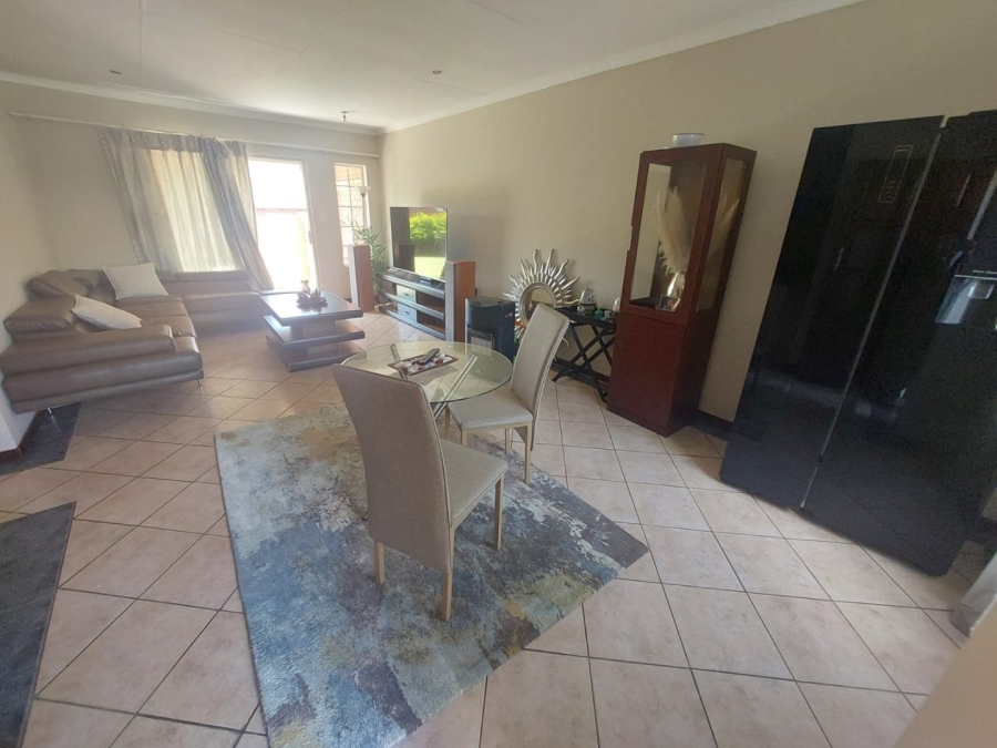 To Let 2 Bedroom Property for Rent in Monavoni Gauteng
