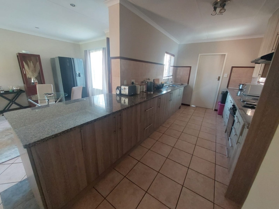 To Let 2 Bedroom Property for Rent in Monavoni Gauteng