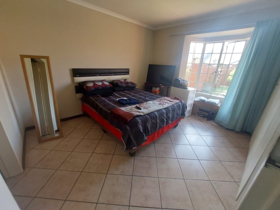 To Let 2 Bedroom Property for Rent in Monavoni Gauteng