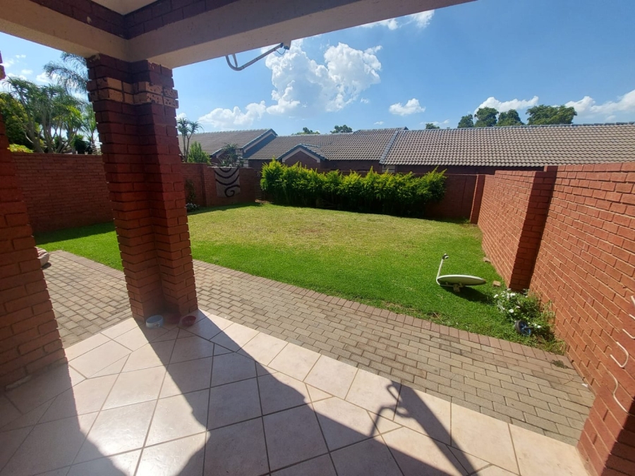 To Let 2 Bedroom Property for Rent in Monavoni Gauteng