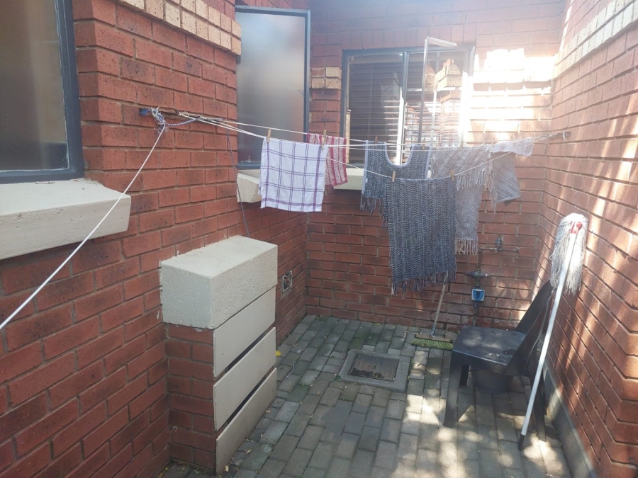 To Let 2 Bedroom Property for Rent in Monavoni Gauteng