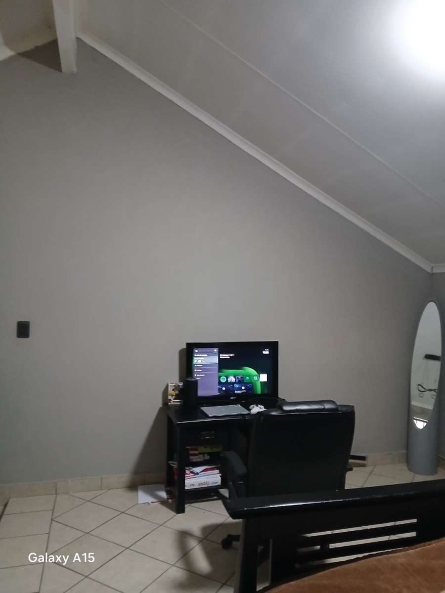 2 Bedroom Property for Sale in Country View Gauteng