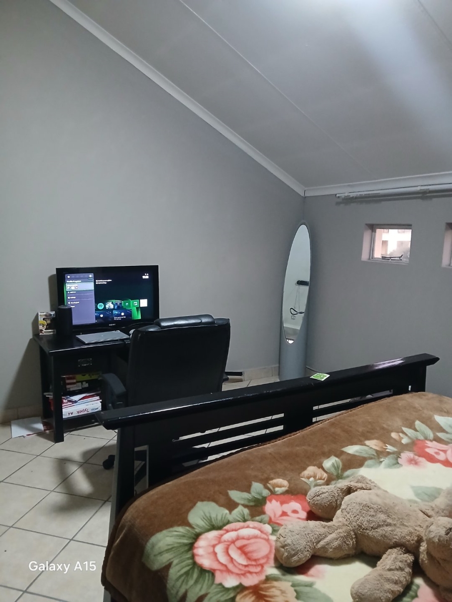 2 Bedroom Property for Sale in Country View Gauteng