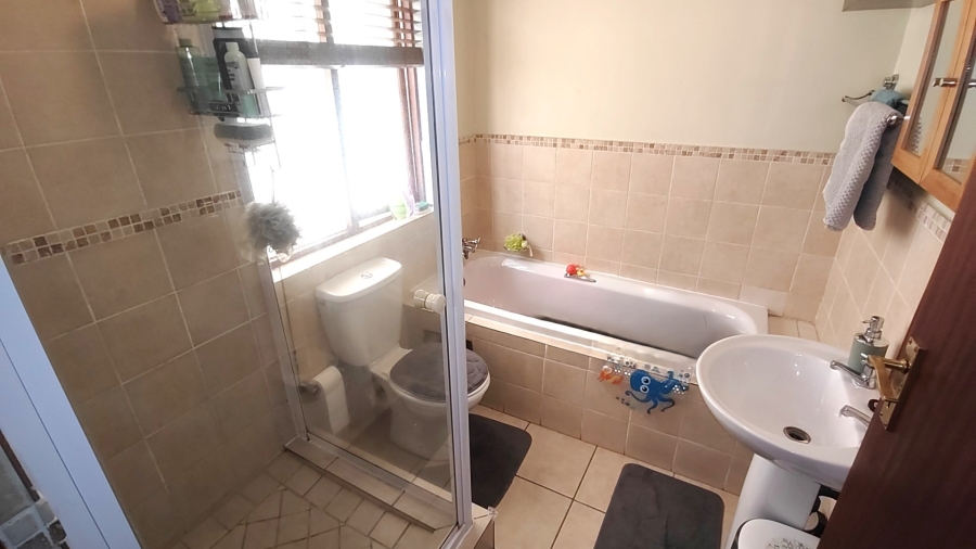 2 Bedroom Property for Sale in Montana Tuine Gauteng