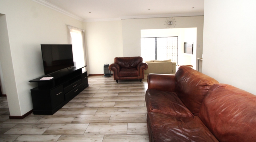 To Let 4 Bedroom Property for Rent in Thatchfield Hills Gauteng
