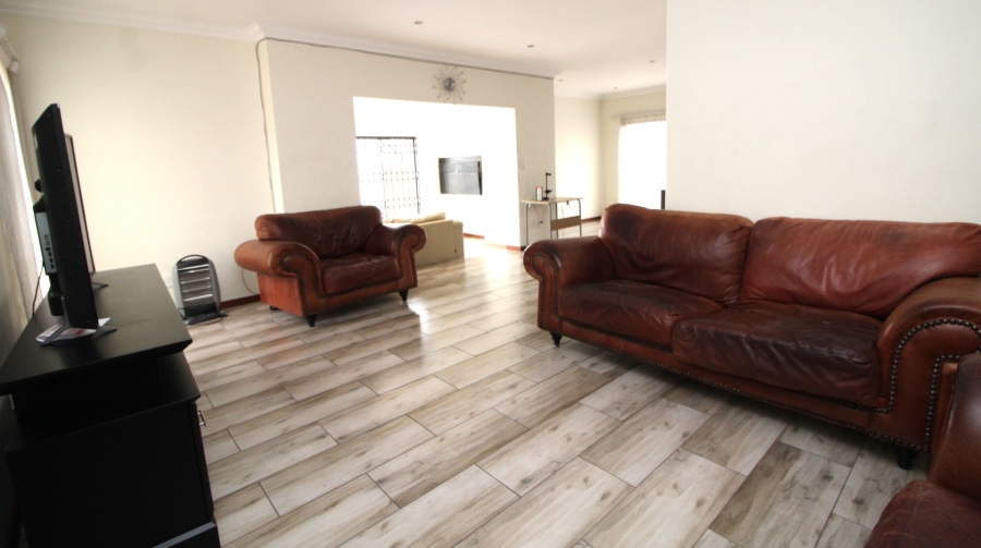 To Let 4 Bedroom Property for Rent in Thatchfield Hills Gauteng