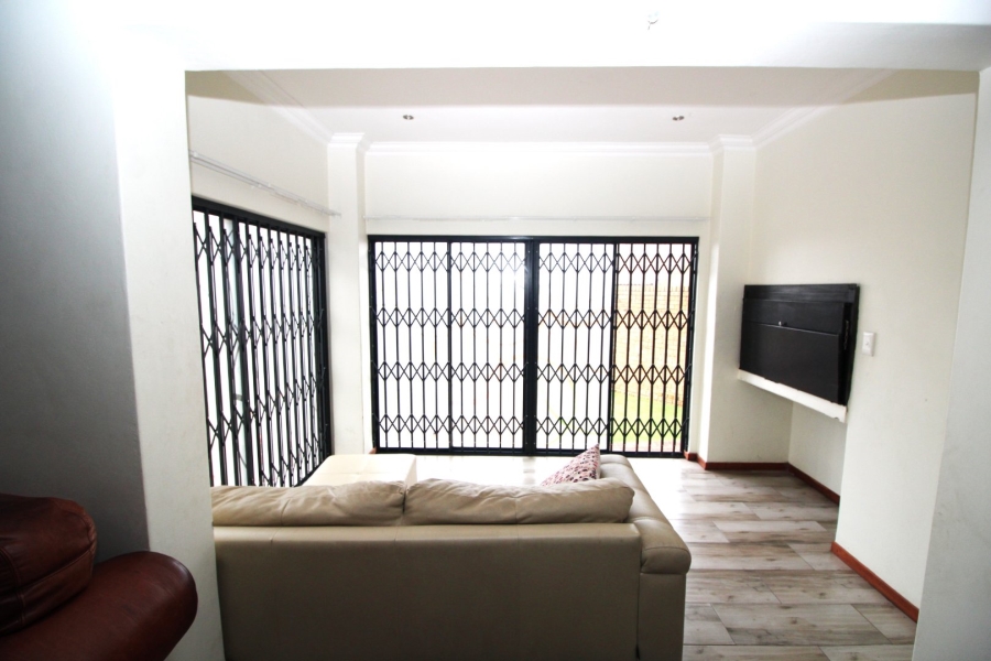 To Let 4 Bedroom Property for Rent in Thatchfield Hills Gauteng