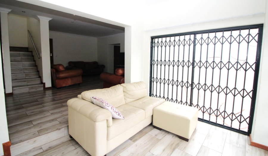 To Let 4 Bedroom Property for Rent in Thatchfield Hills Gauteng