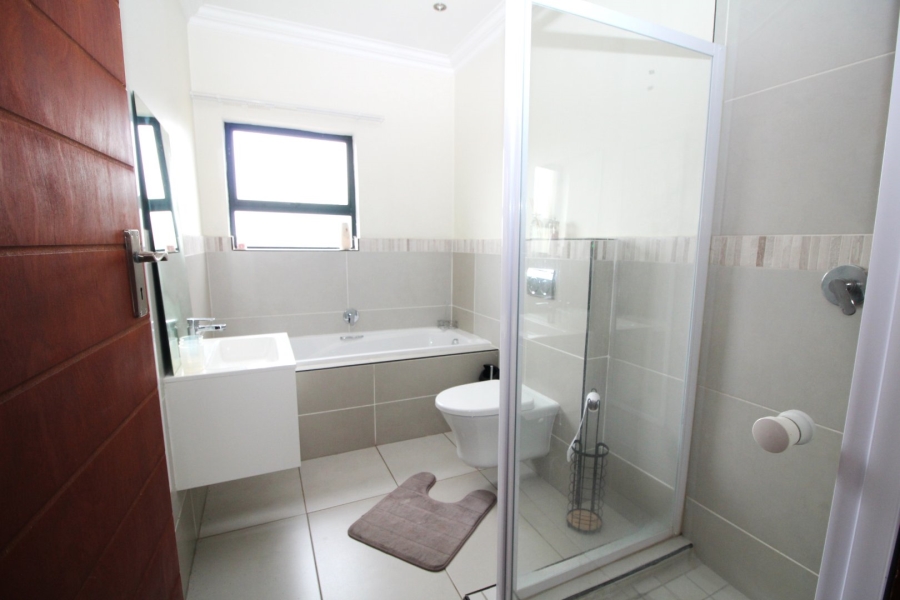 To Let 4 Bedroom Property for Rent in Thatchfield Hills Gauteng