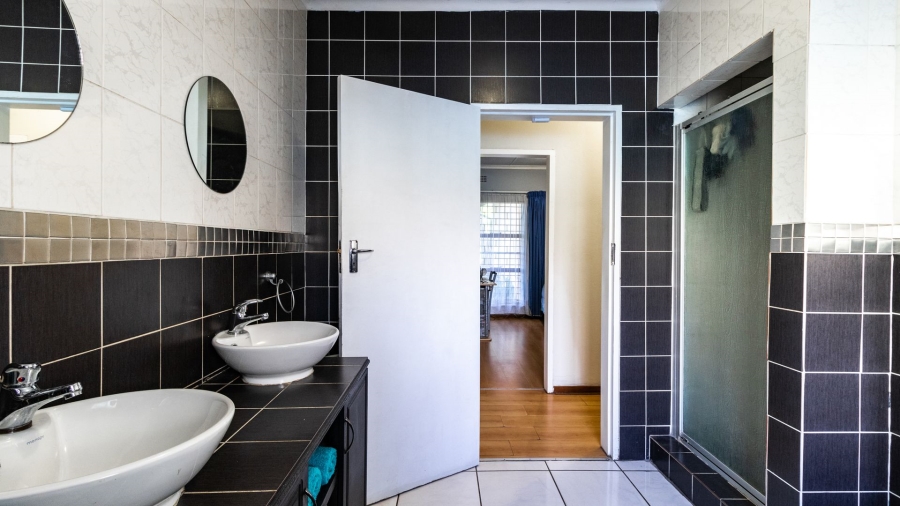 3 Bedroom Property for Sale in Birchleigh North Gauteng