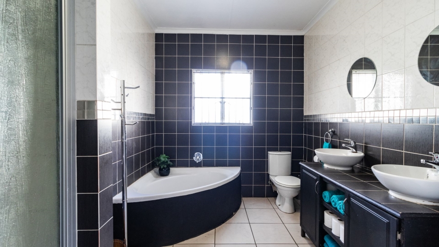 3 Bedroom Property for Sale in Birchleigh North Gauteng