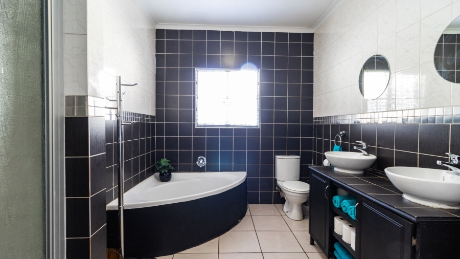 3 Bedroom Property for Sale in Birchleigh North Gauteng