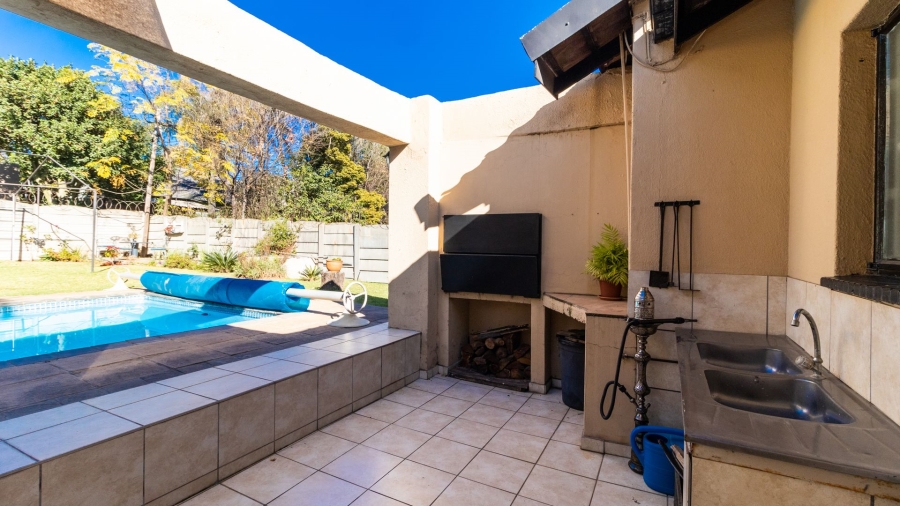 3 Bedroom Property for Sale in Birchleigh North Gauteng