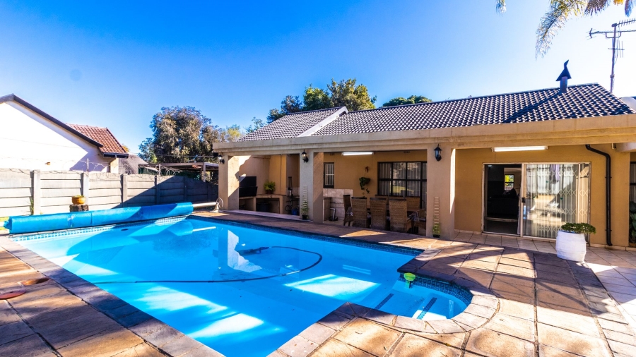 3 Bedroom Property for Sale in Birchleigh North Gauteng