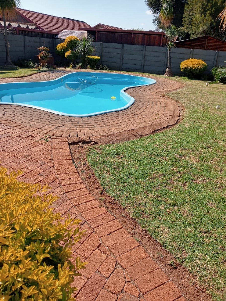 4 Bedroom Property for Sale in Doornpoort Gauteng