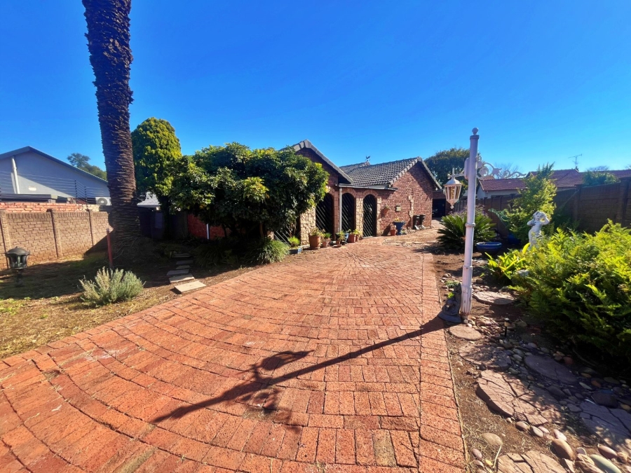 3 Bedroom Property for Sale in Wierda Park Gauteng