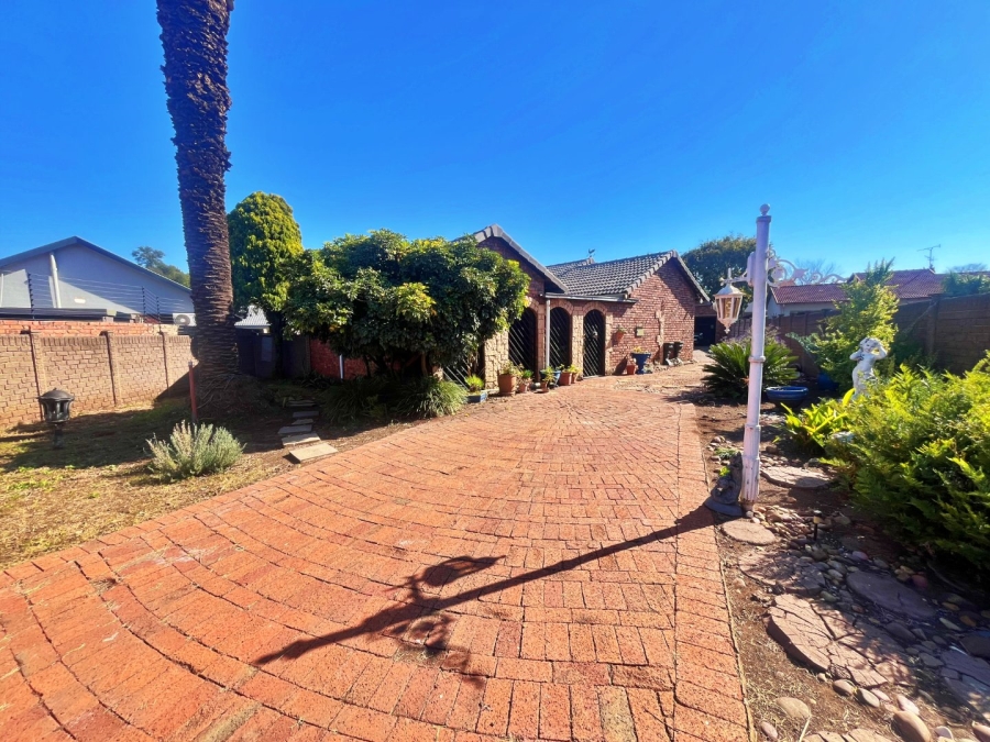 3 Bedroom Property for Sale in Wierda Park Gauteng