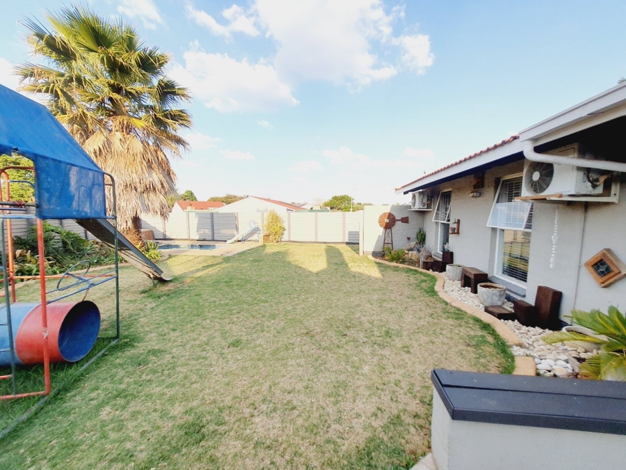 4 Bedroom Property for Sale in Elardus Park Gauteng