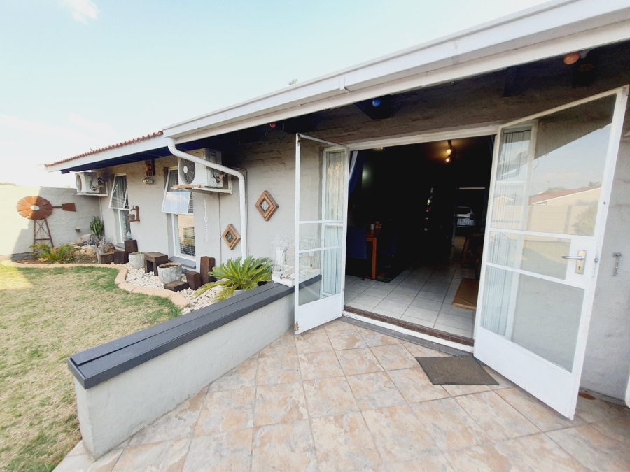 4 Bedroom Property for Sale in Elardus Park Gauteng