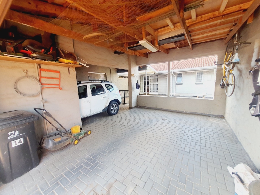 4 Bedroom Property for Sale in Elardus Park Gauteng