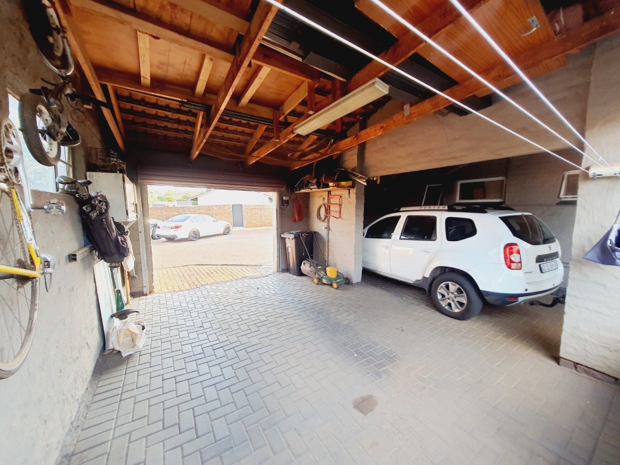 4 Bedroom Property for Sale in Elardus Park Gauteng