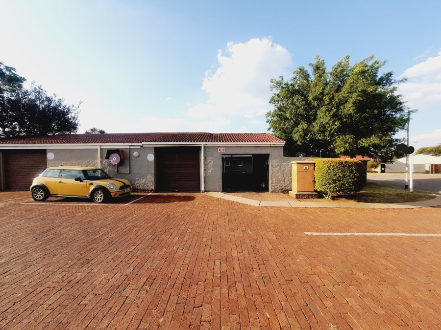 4 Bedroom Property for Sale in Elardus Park Gauteng