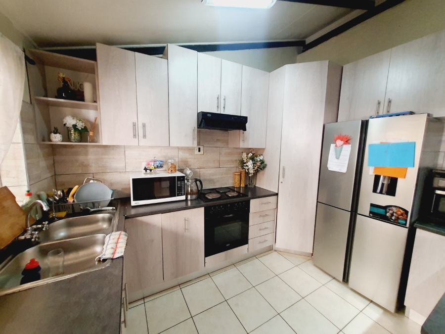4 Bedroom Property for Sale in Elardus Park Gauteng