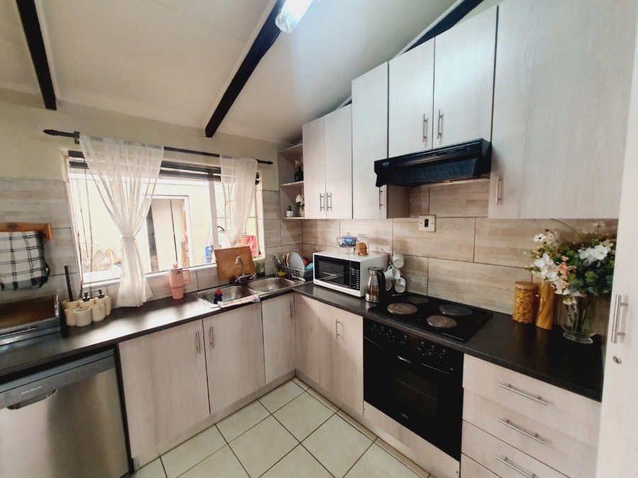 4 Bedroom Property for Sale in Elardus Park Gauteng