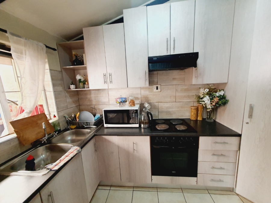 4 Bedroom Property for Sale in Elardus Park Gauteng