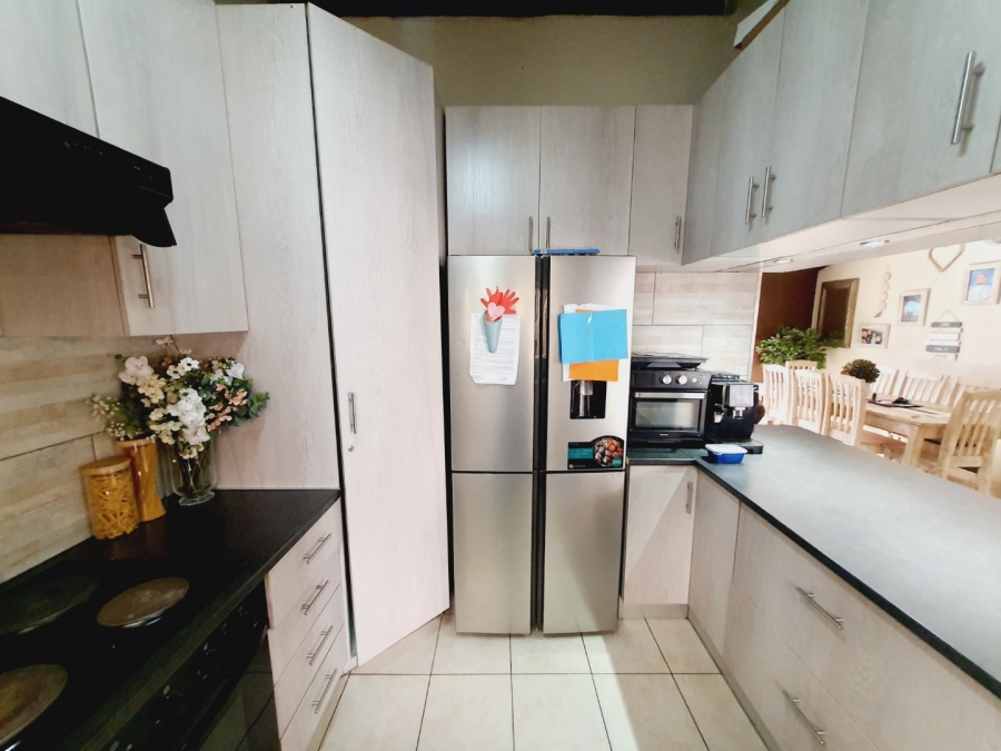4 Bedroom Property for Sale in Elardus Park Gauteng