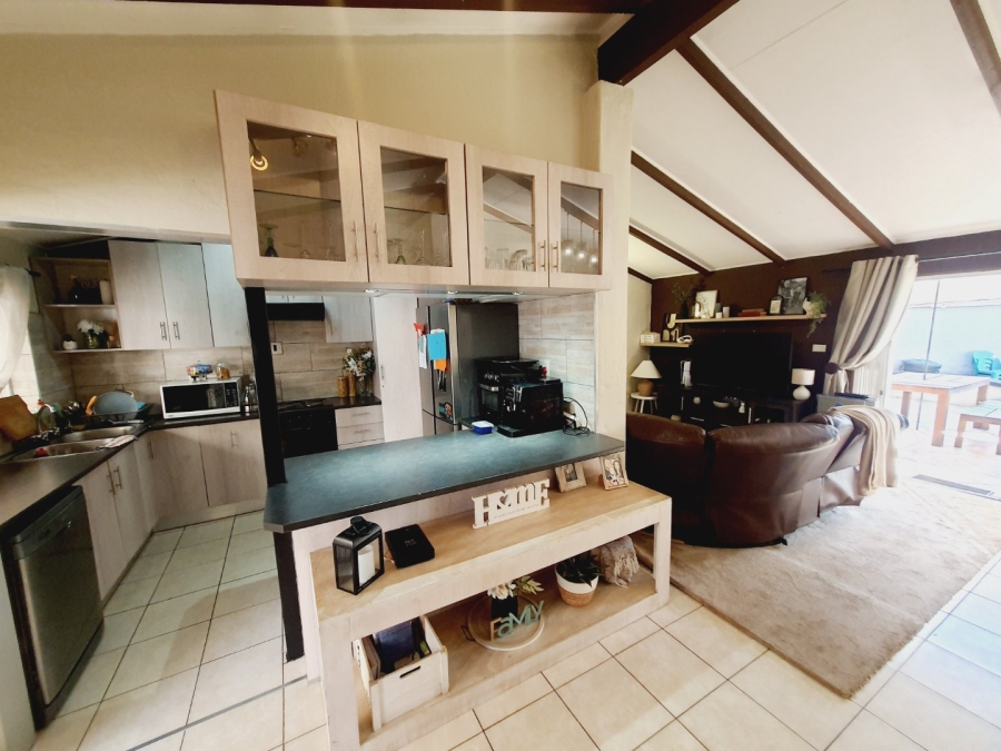 4 Bedroom Property for Sale in Elardus Park Gauteng