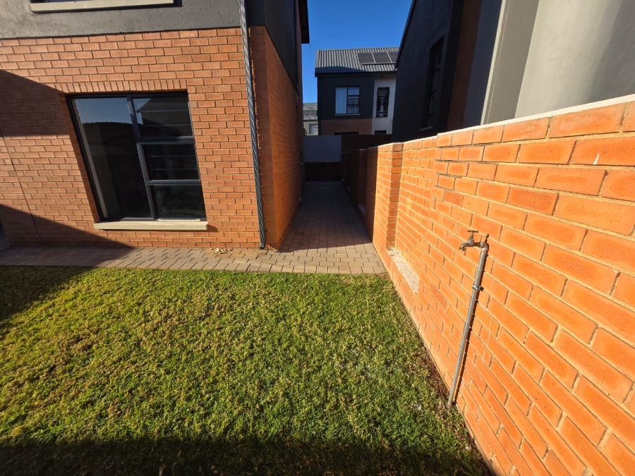 To Let 3 Bedroom Property for Rent in Rooihuiskraal North Gauteng
