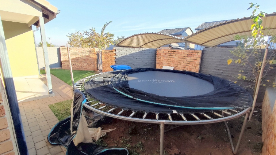3 Bedroom Property for Sale in Amberfield Gauteng